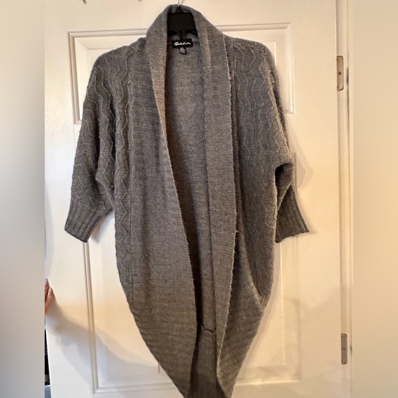 Gorgeous knit grey shrug - Picture 1 of 5